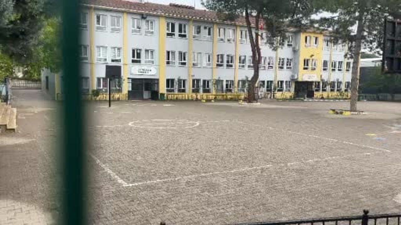 Pamukova'da okul kavgası büyüdü: araya giren hizmetli darbedildi