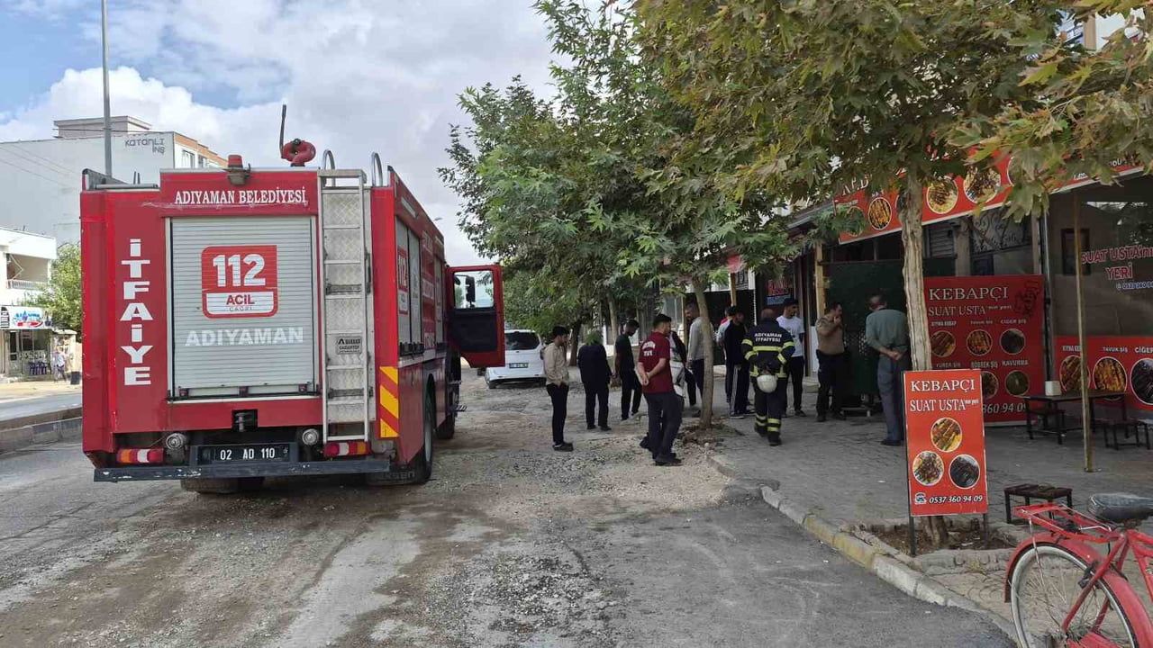 Panodan yükselen alevler kısa süreli paniğe yol açtı