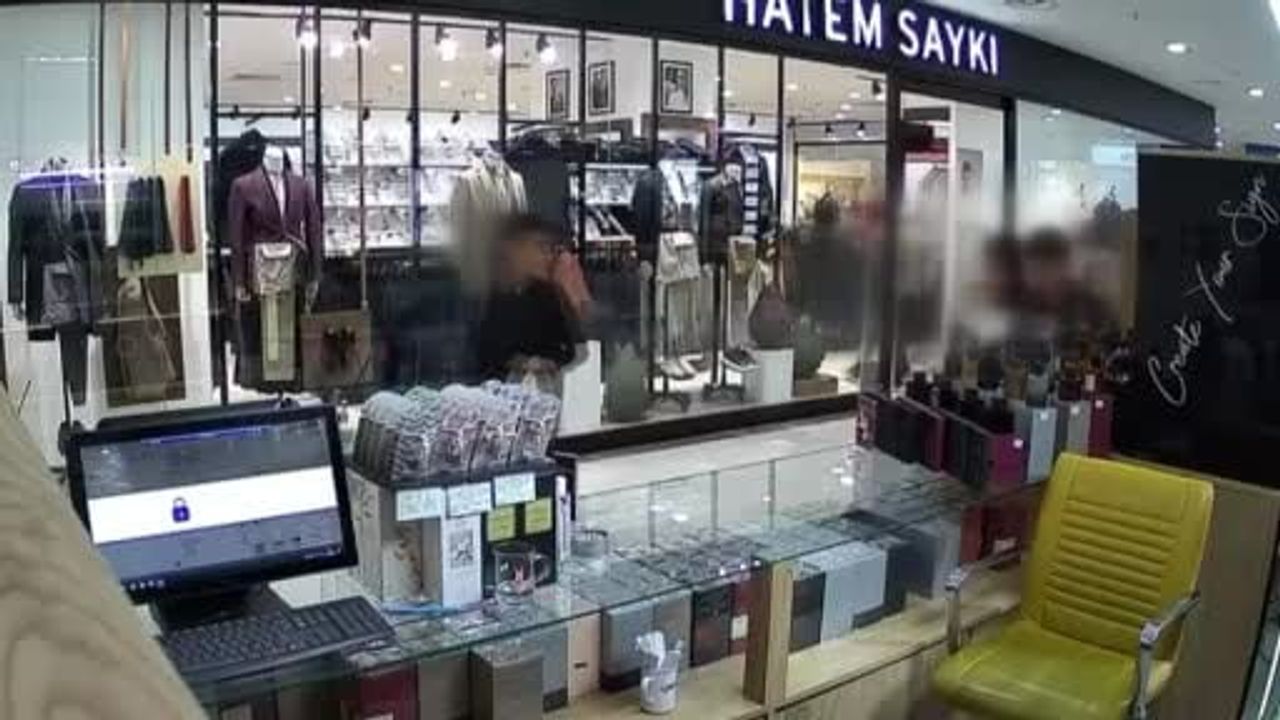 Parfümü koklayıp cebine koydu: güvenlik kamerası hırsızlığı kaydetti