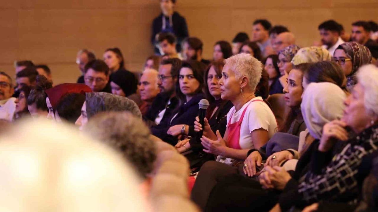 Patikalar: kanserle mücadele eden 20 kadının hikayeleri sahnede