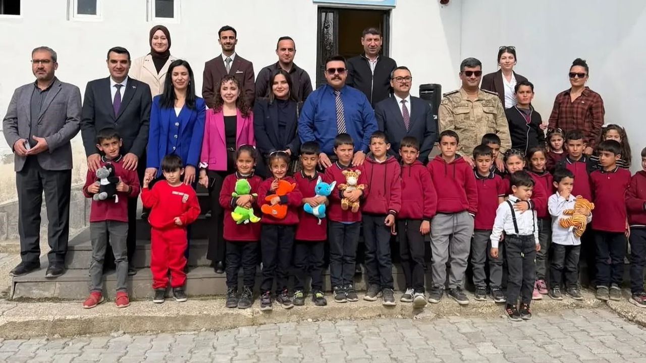 Patnos’ta miniklerle umut paylaşımı: adli ve idari heyetten okul ziyareti
