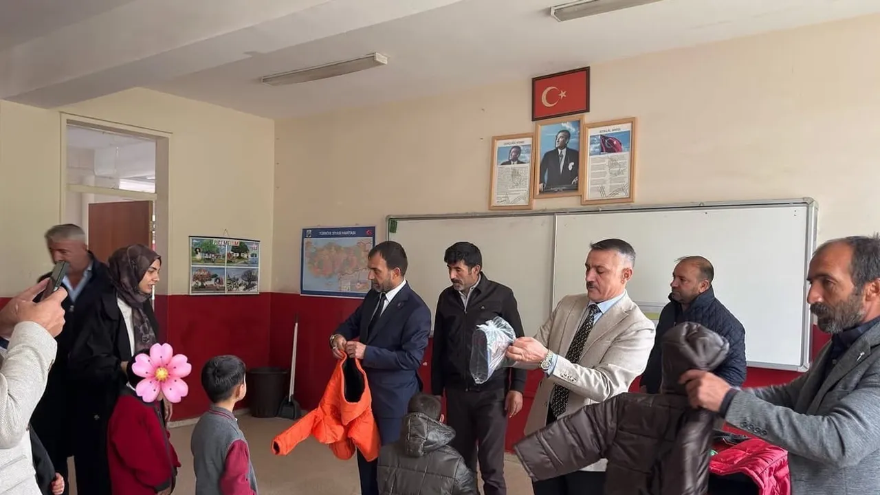 Patnos'ta öğrencilerin kışlık ihtiyaçlarına yerel destek