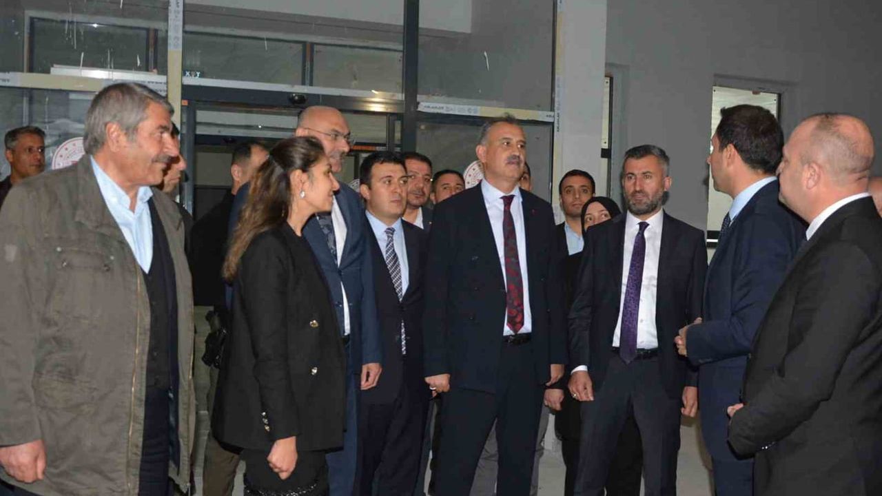 Patnos'ta seyir tepesine hayran kalan Önder Bozkurt projeleri yerinde inceledi