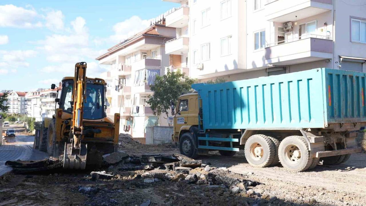 Payallar’da okul güzergahları öncelikli 3,5 kilometrelik asfalt seferberliği