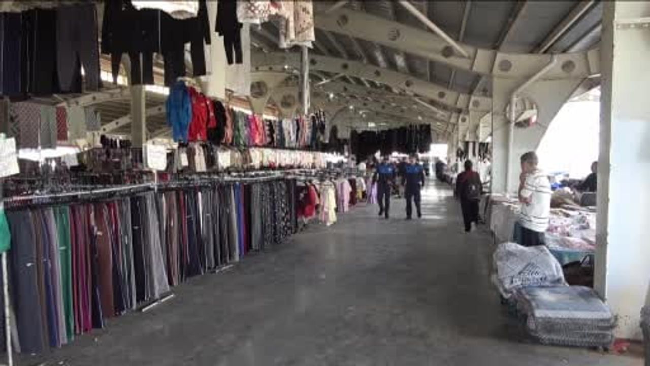 pazardaki kayıp takılar zabıta tarafından sahibine teslim edildi