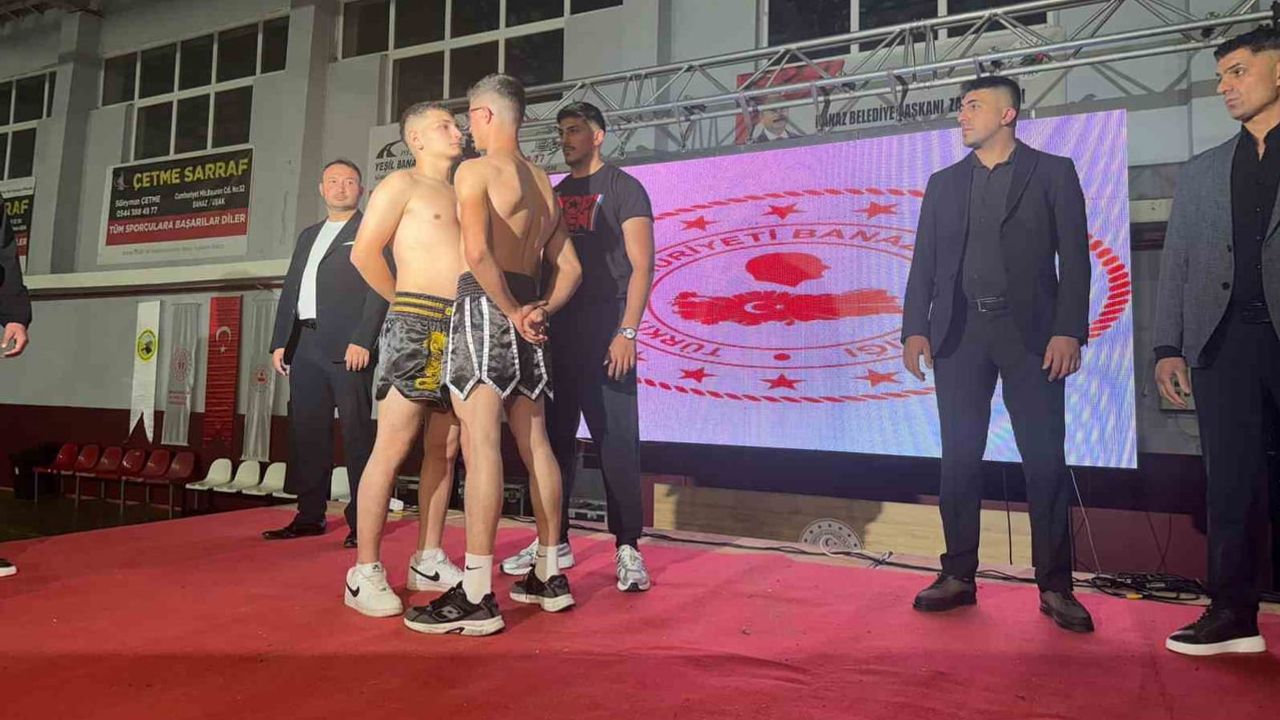 Pazaryeri gururunu taşıyan Mert Demir kick boksta zirveye çıktı