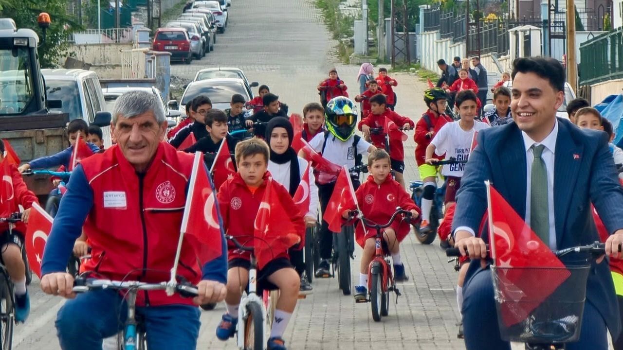 Pazaryeri'nde cumhuriyet coşkusu pedallarla dolaştı