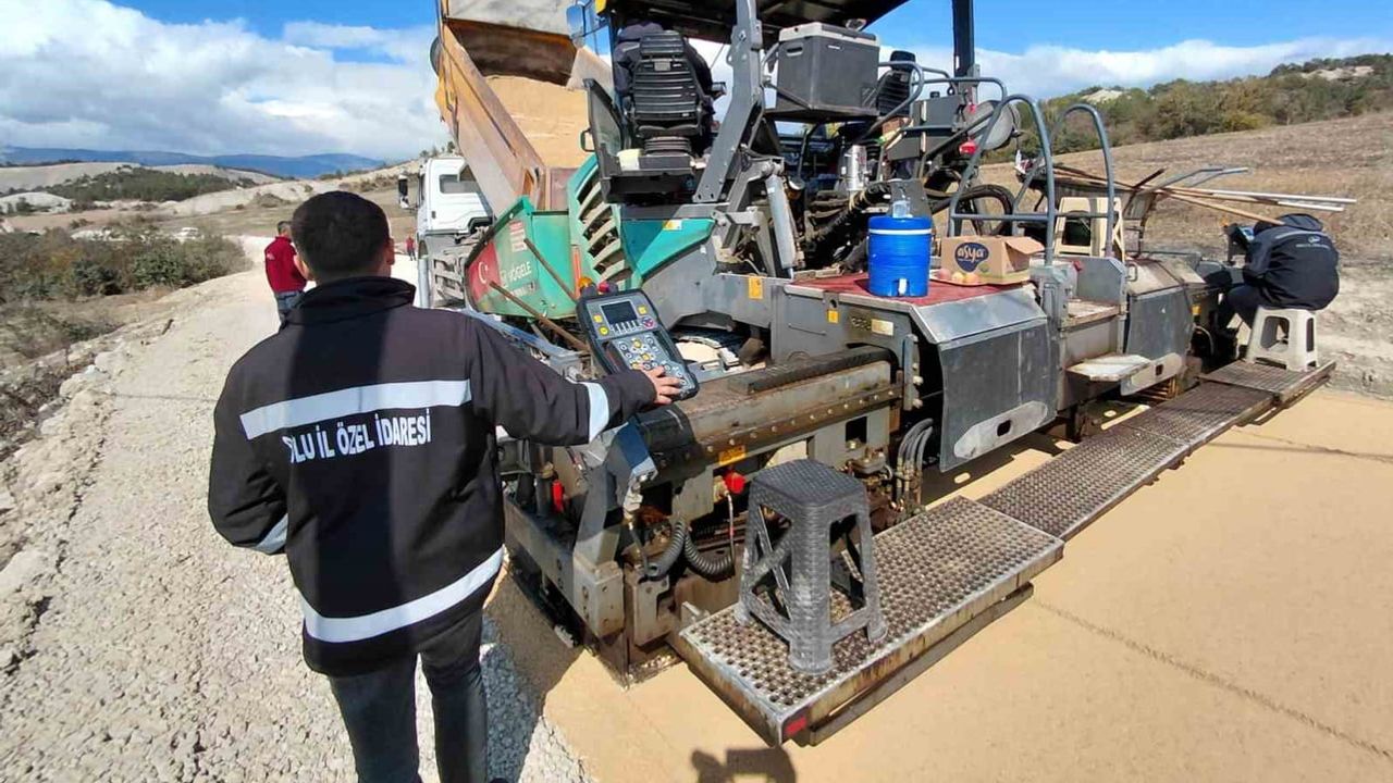Pelitözü'nde güvenli sürüş hedefi: 4 kilometrelik köy yolunda PMT serimi başladı