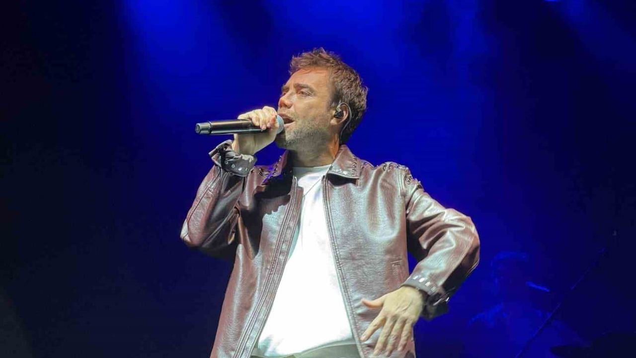 Pendik sahil meydanında 29 Ekim coşkusu: Murat Dalkılıç sahne aldı