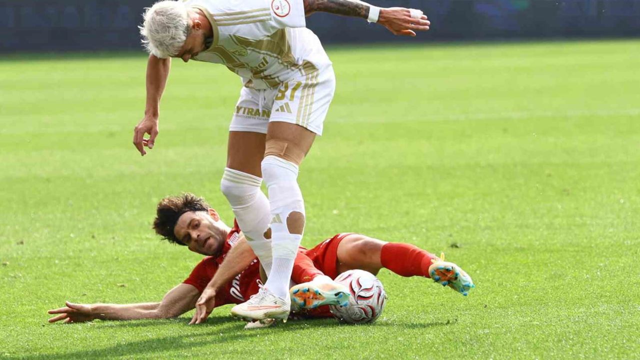 Pendikspor ile Kayserispor son anlarda penaltılarla 2-2 berabere kaldı