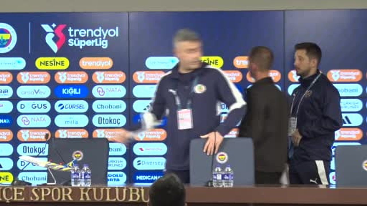 Pereira'dan eleştiri: Alanyaspor ilk yarıda sahada beklenen oyunu gösteremedi