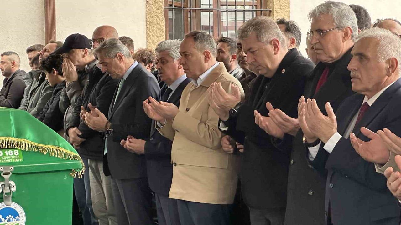 Peribacasının çöküşünde yaşamını yitiren çift Sakarya'da sonsuzluğa uğurlandı