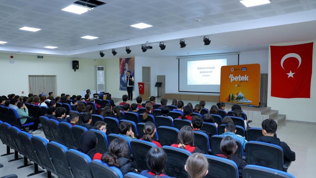 Petek Genç'le 447 okulda öğrencilerin sınav ve kariyer yolculuğu
