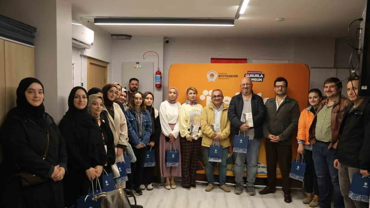 Petek Gençlik Merkezi'nde Körfez aylık kitap kulübü klasiklere yeni bakışlar getiriyor