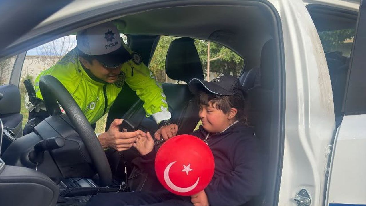 Polisten Diyadin rehabilitasyon merkezindeki öğrencilere ziyaret