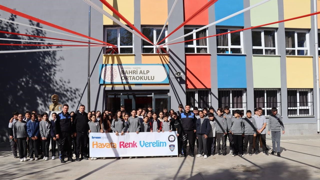 Polisten Kastamonu'da 1 bin 140 öğrenciye güvenlik ve siber eğitim