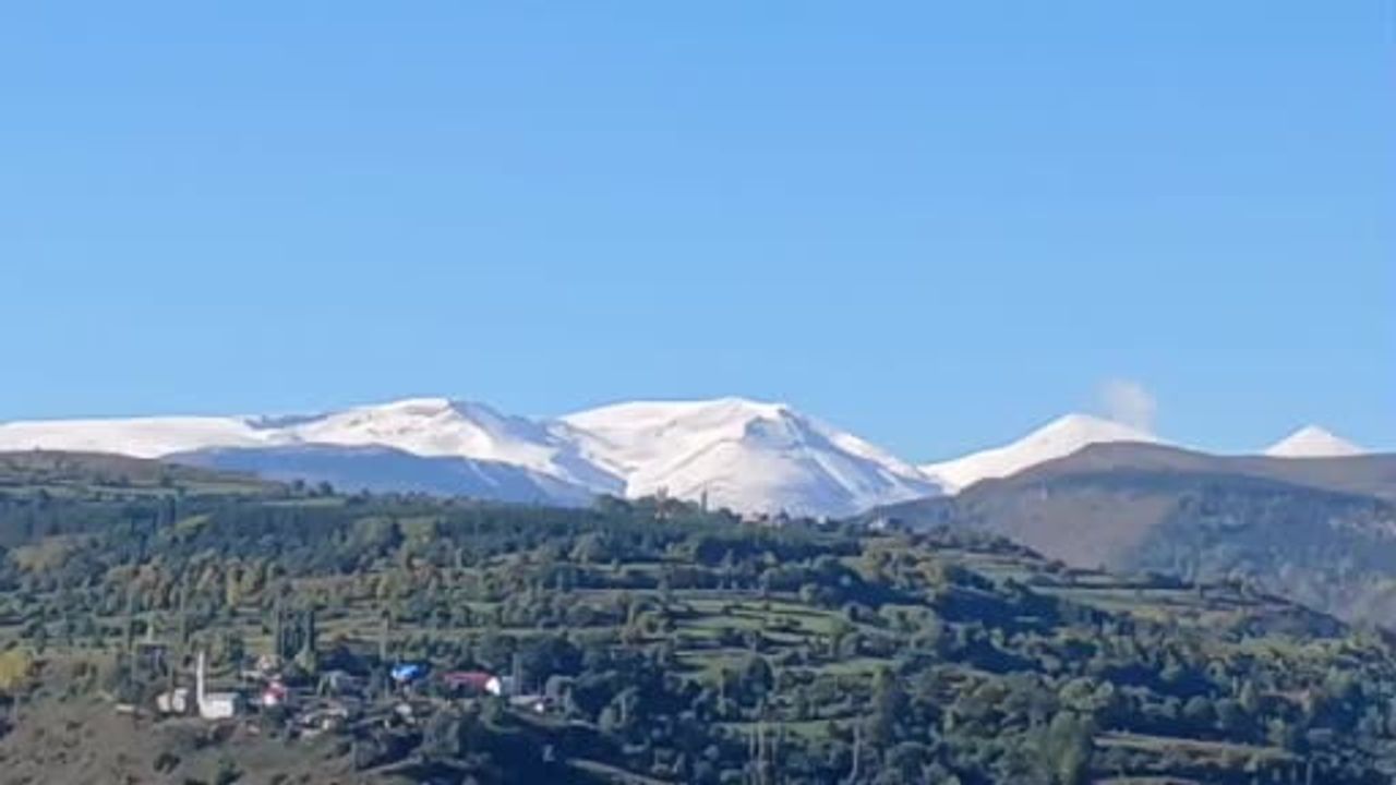 Posof'ta erken kar: sonbahar ve kışın renkleri iç içe