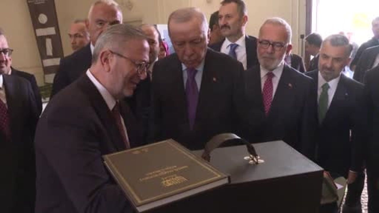 Rami kütüphanesinde kuşaklar bir araya geldi: Erdoğan ailefest alanını gezdi