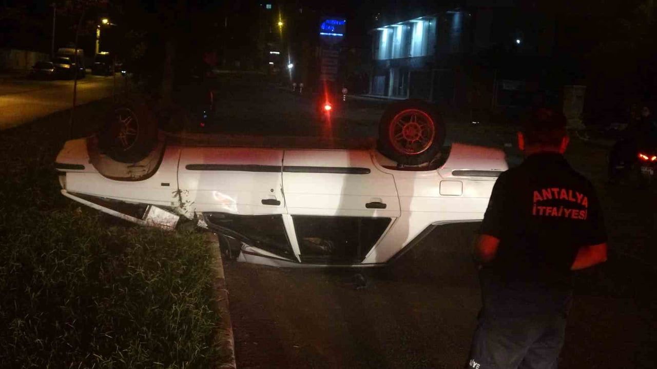 Refüje çarpan otomobil takla attı, sürücü hastaneye kaldırıldı