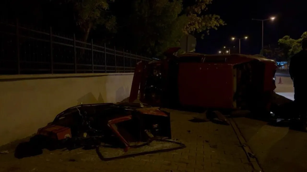 Refüjü aşan otomobilin çarpmasıyla motosiklet sürücüsü ağır yaralandı