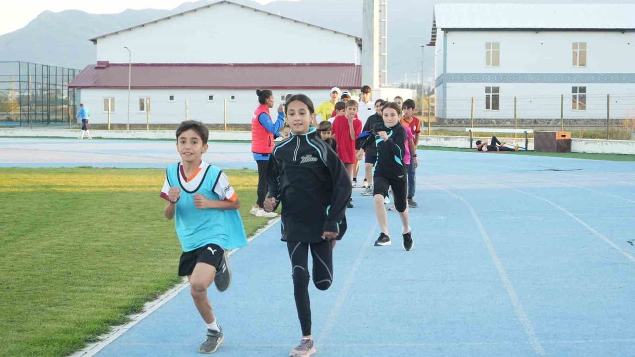 Rekortmen Derya Kunur: Muş'tan dünya sahnesine sporcu yetiştirmek