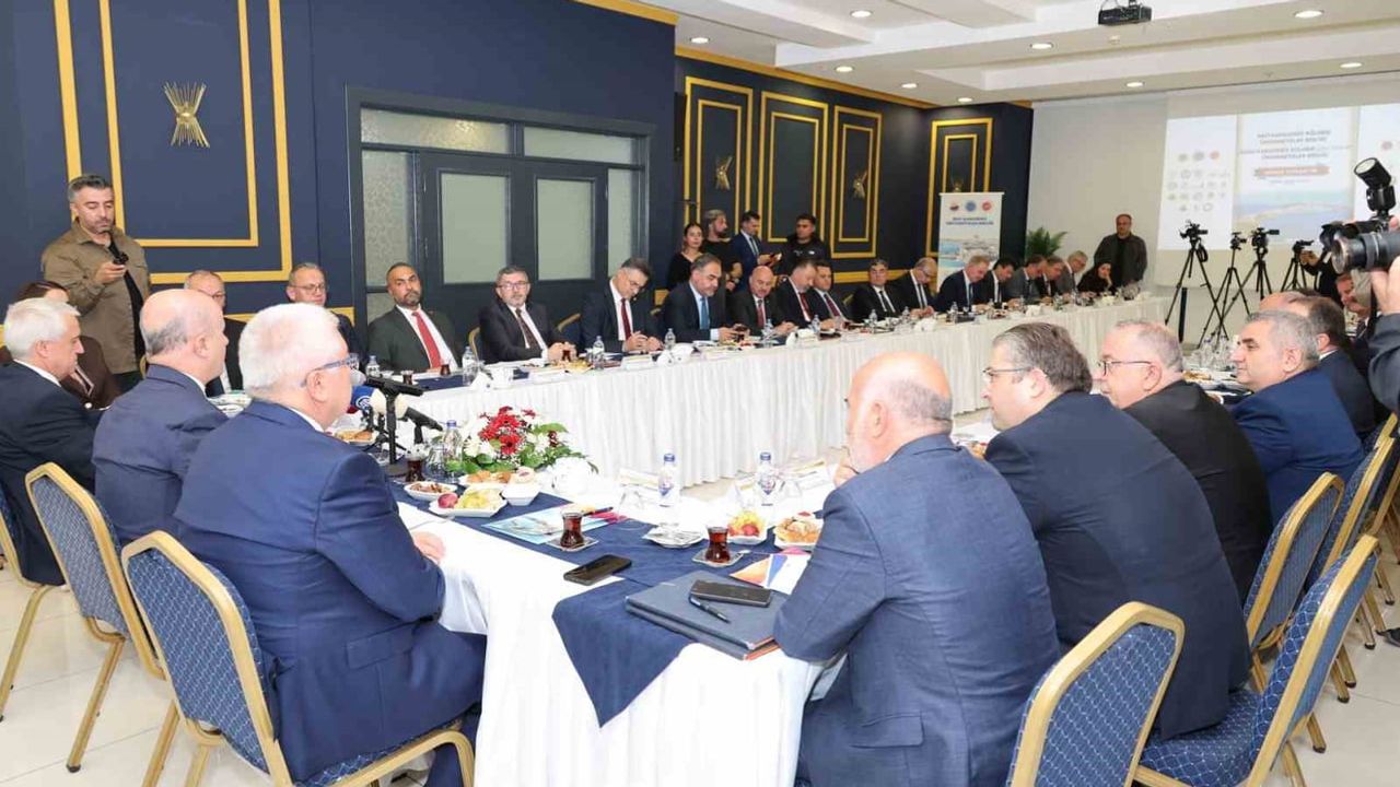 Rektör Kırışık sinop'taki birlik toplantısında bölgesel projelere vurgu yaptı