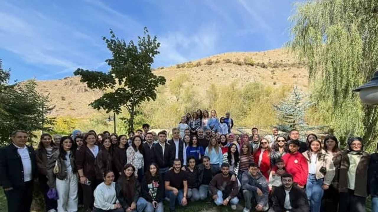 Rektör Kuyrukluyıldız öğrencilerle kahvaltıda eğitim ve üniversite yaşamını ele aldı