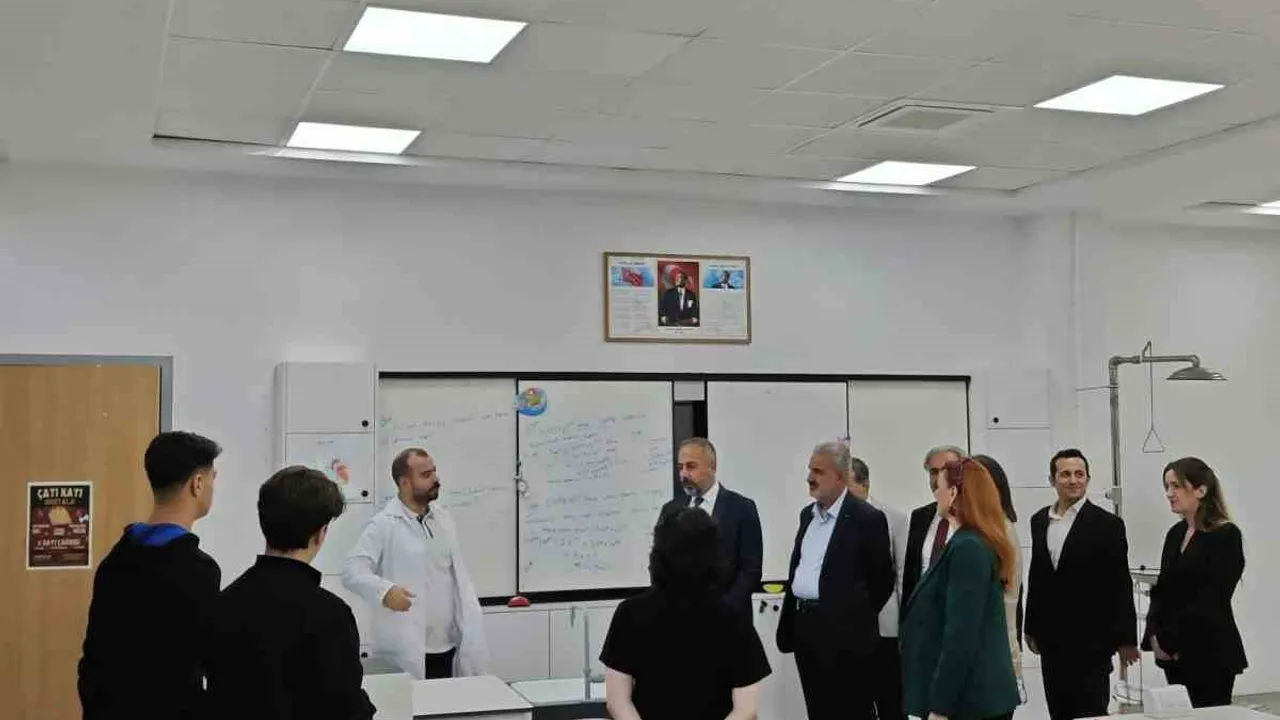 Rektör Şevli Özel Eren Fen ve Teknoloji Lisesi'ni yerinde inceledi