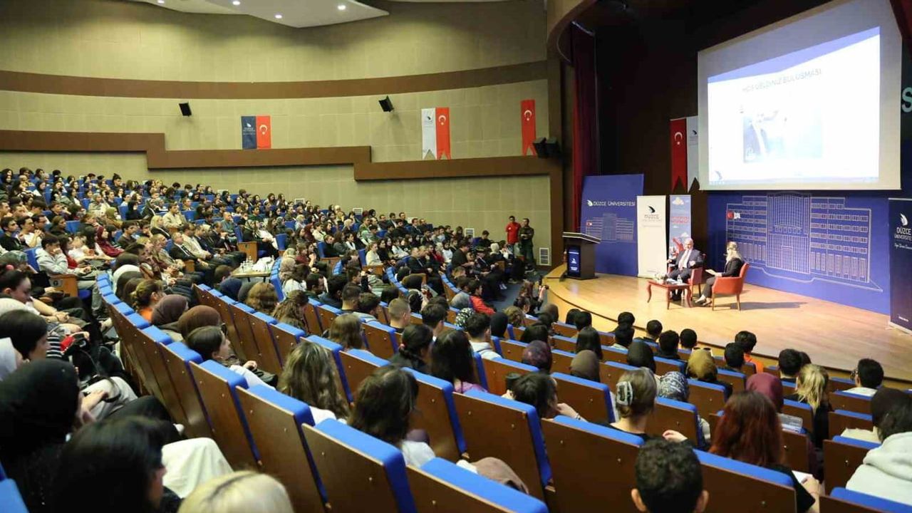 Rektör Sözbir öğrencilerle buluştu: eğitim, kariyer ve Düzce Üniversitesi'nin durumu paylaşıldı