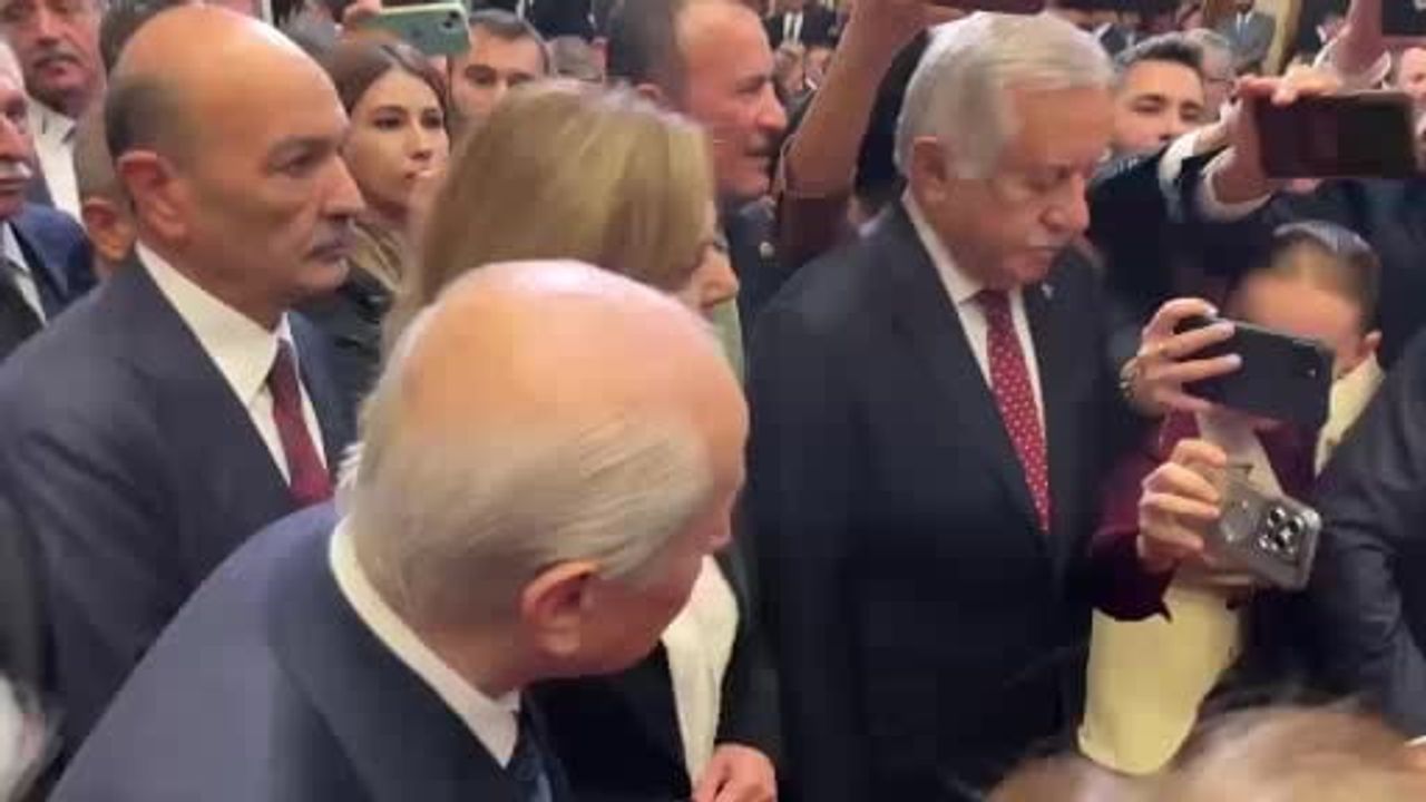Resepsiyonda Bahçeli ile Dervişoğlu'nun selamlaşması