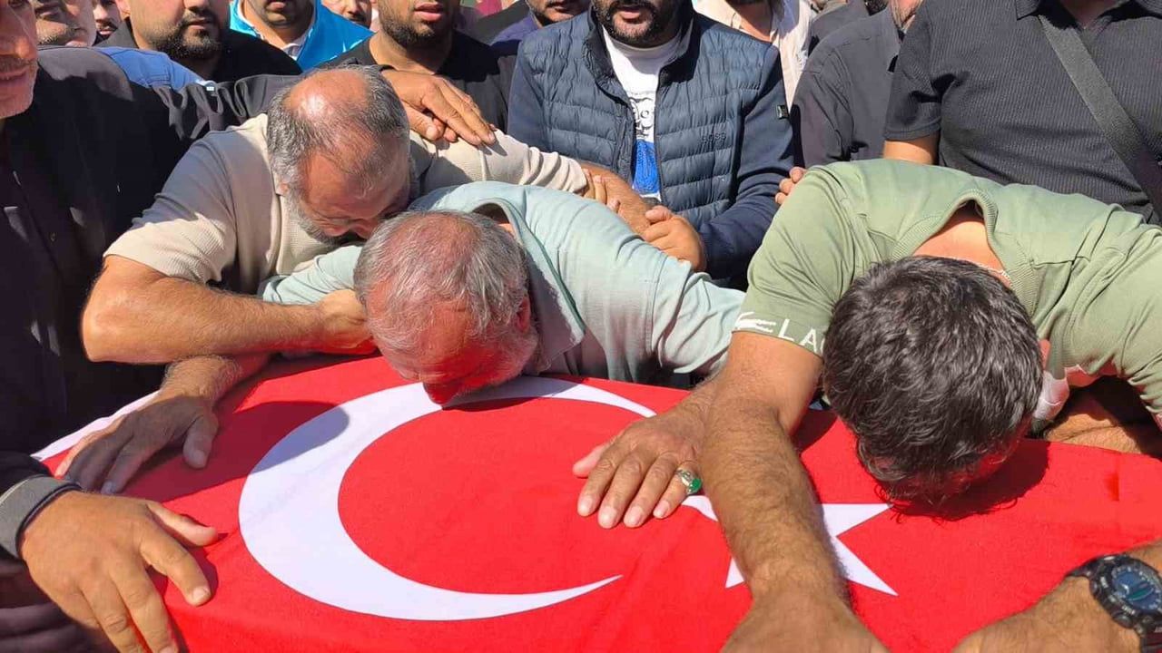 Reyhanlı'da gözyaşları: batan gemide yaşamını yitiren kardeşe ağabeyin vedası