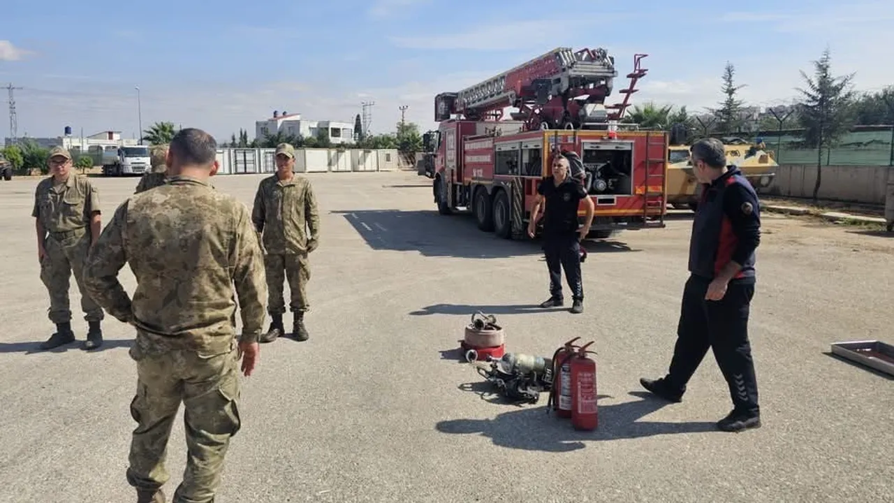 Reyhanlı'da mehmetçiğe temel yangın eğitimi