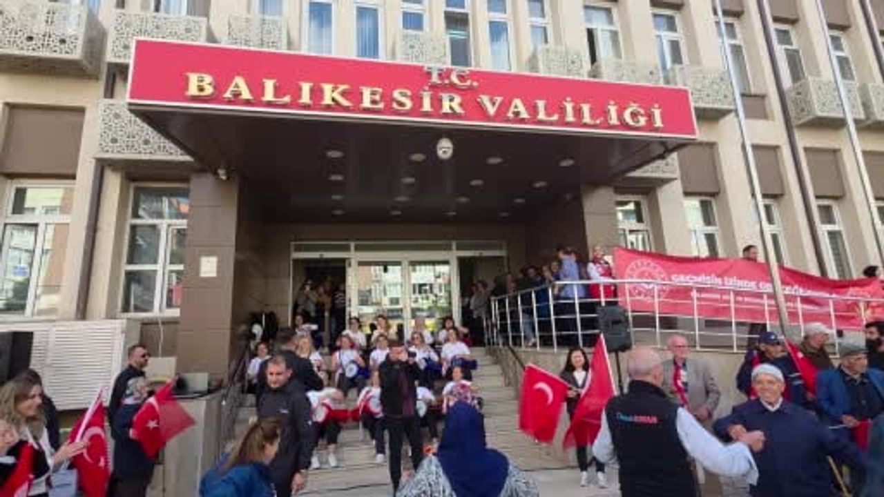 Ritimlerin ve oyunun buluştuğu Balıkesir yaşlılar günü