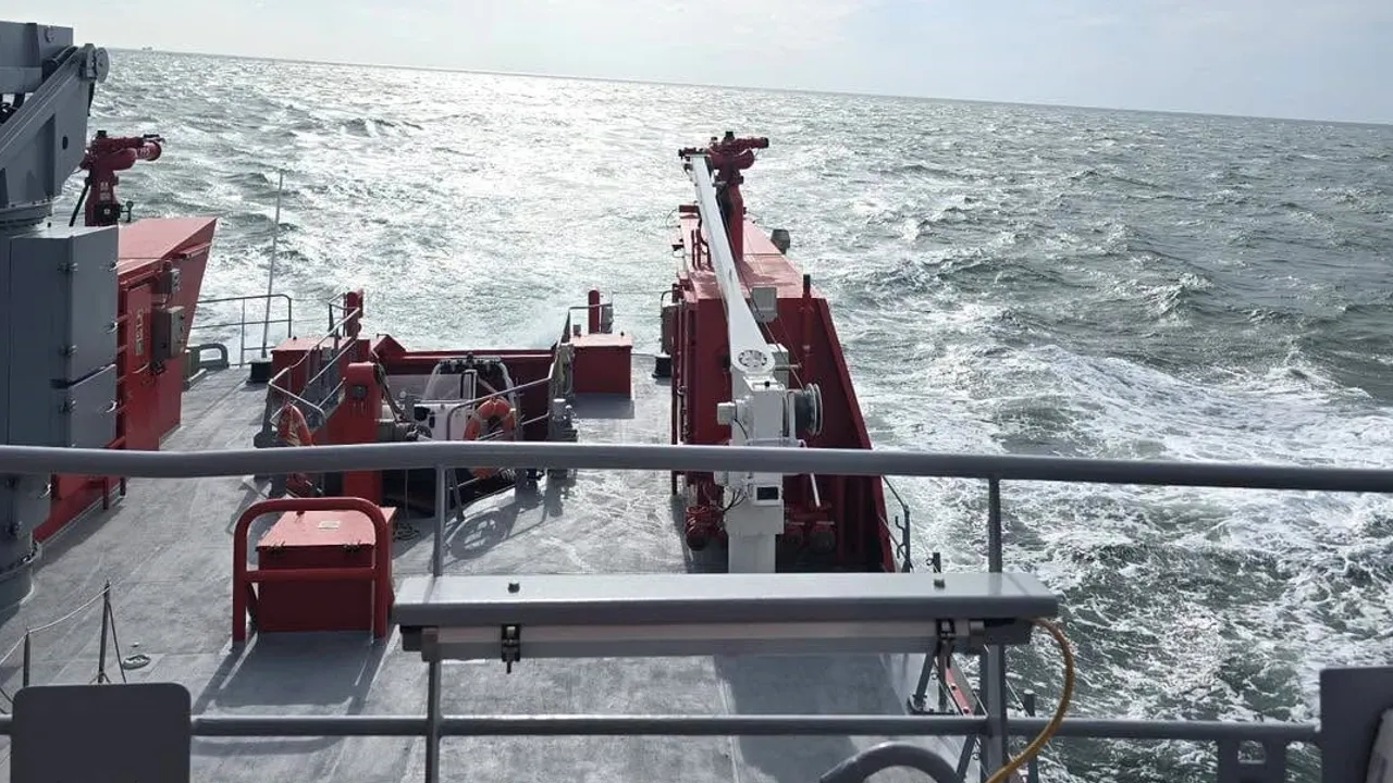 romanya, İHA ile vurulan tankerden kaybolan yedi denizciyi bulmak için aramaları yeniden başlattı