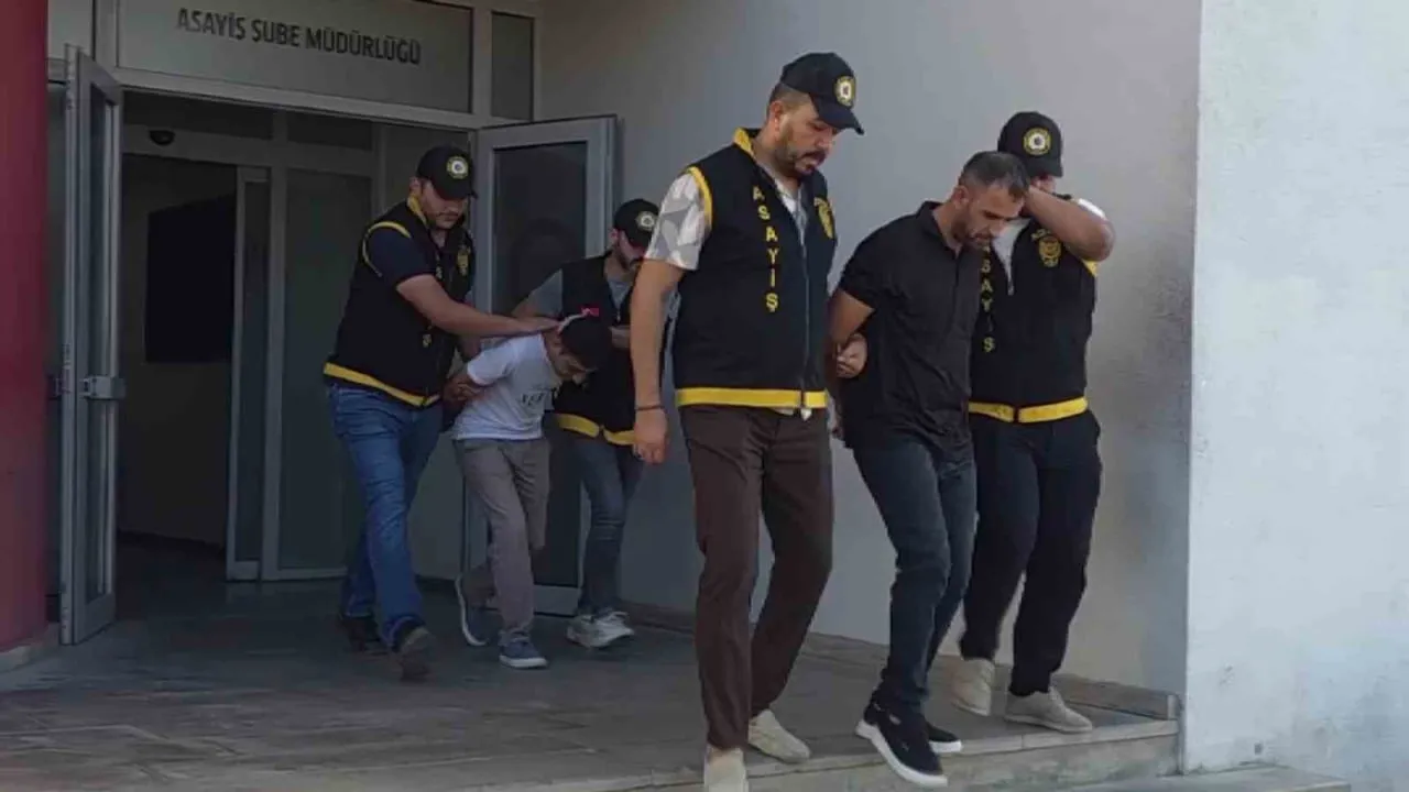 Şafak baskınında Adana'nın dört firarisi yakalandı