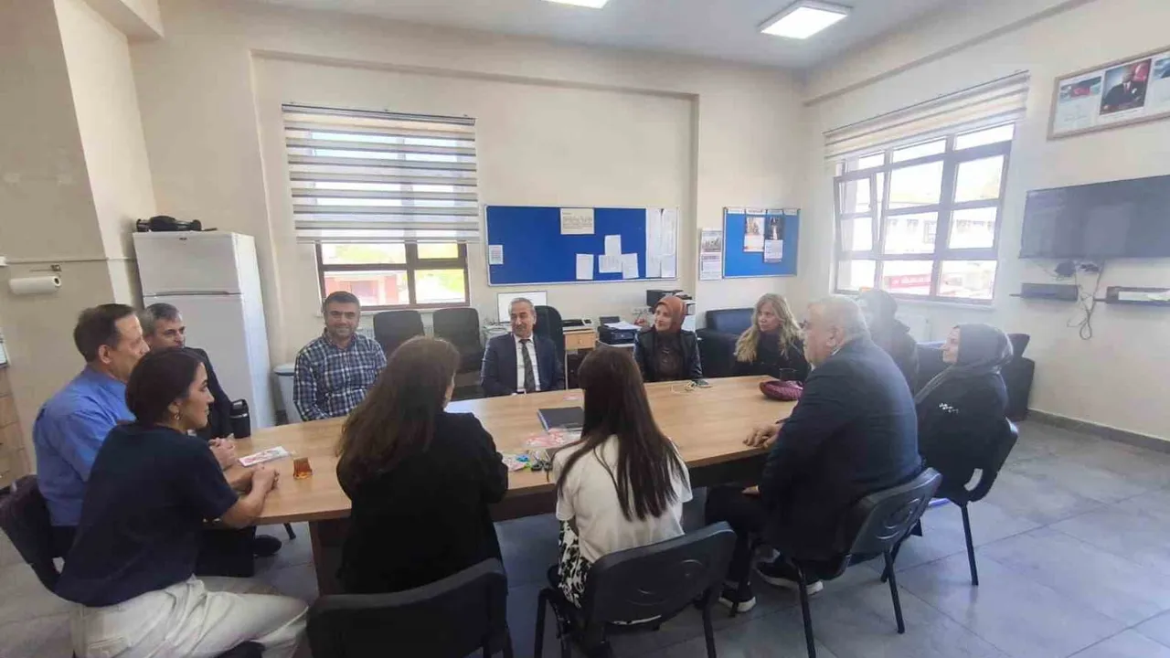 Safranbolu'da öğretmen buluşmasında eğitim gündemi ve talepler
