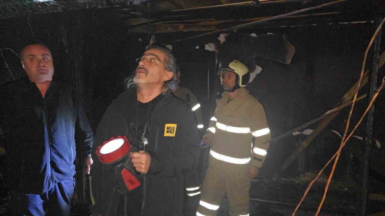 Safranbolu'da tarihi konağı saran alevler itfaiye tarafından kısa sürede kontrol altına alındı