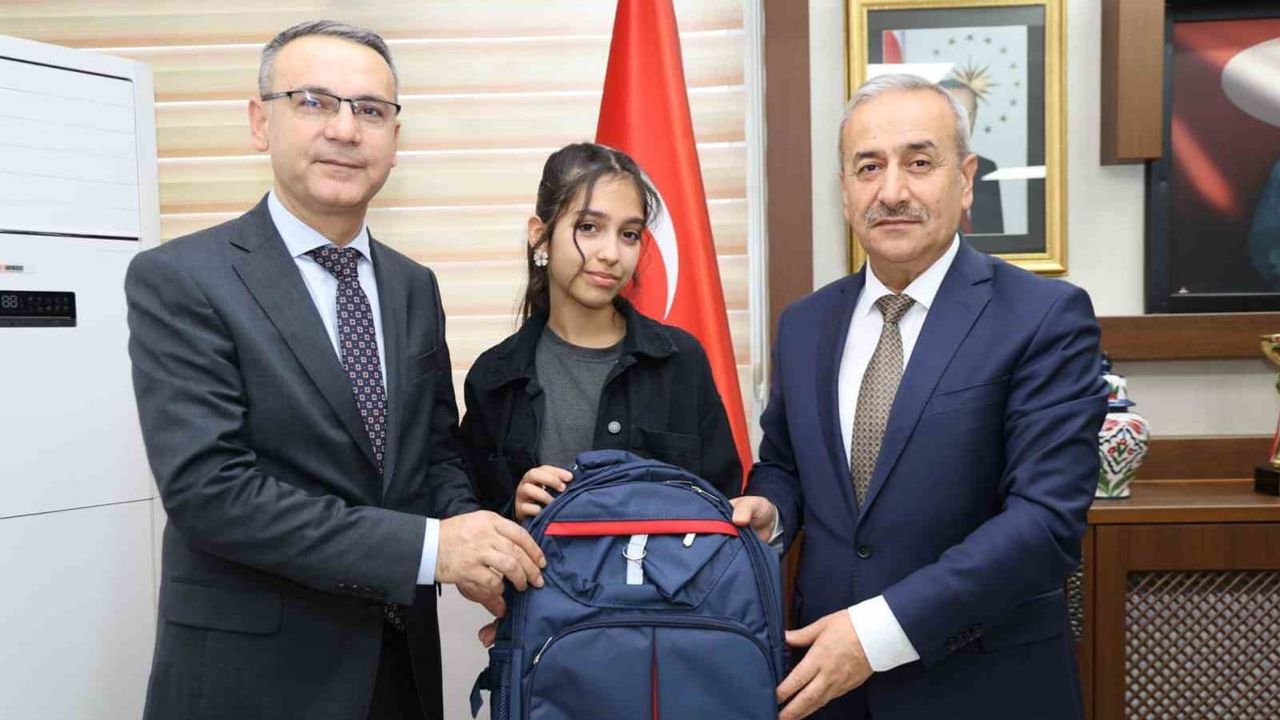 Safranbolulu genç sanatçı cumhuriyet resim yarışmasında Türkiye birincisi