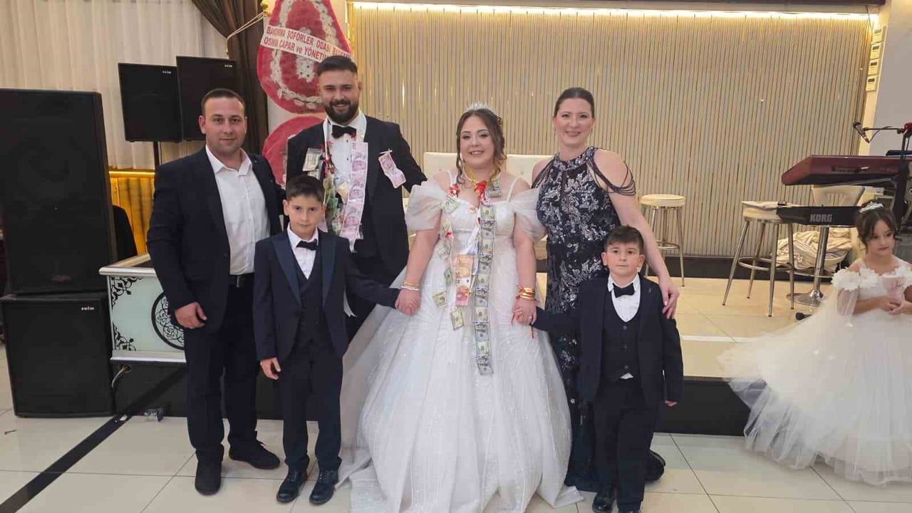 sağdıçlardan mizahi jest: gelin ve damada tır lastiği takıldı