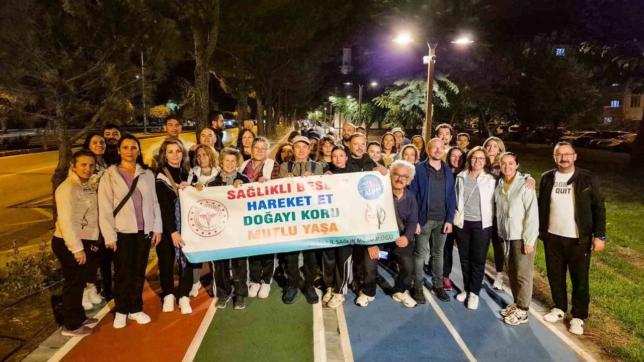 Sağlıkçılar Muğla'da kalp sağlığı için yürüdü