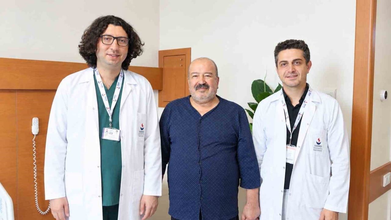 Şah ve beyin damarına aynı seansta iki stentle yeniden sağlığına kavuştu