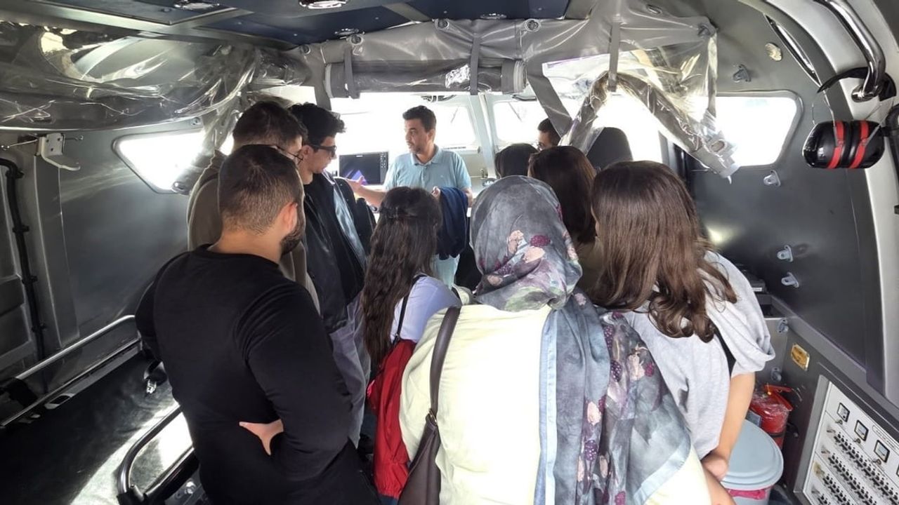 Sahada eğitim: Çanakkale’de ilk ve acil yardım öğrencileri ambulans operasyonlarını inceledi