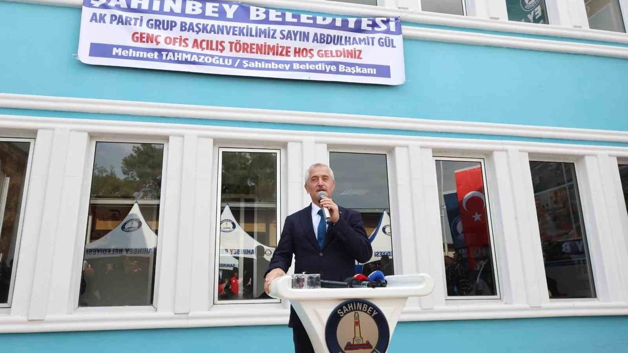 Şahinbey belediyesi kampüste 450 metrekarelik genç ofisiyle öğrencilerin yanında