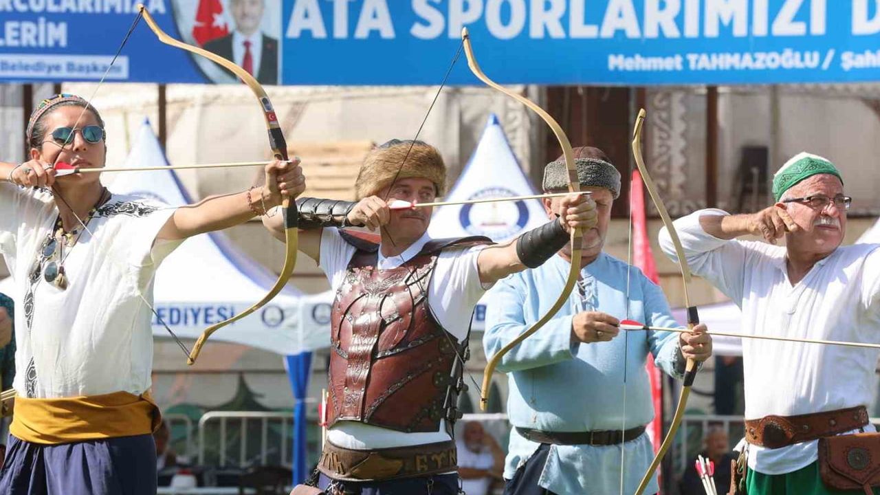 Şahinbey'de Aksaçlılar kupasında 50 yaş üstü okçular ustalık gösterdi
