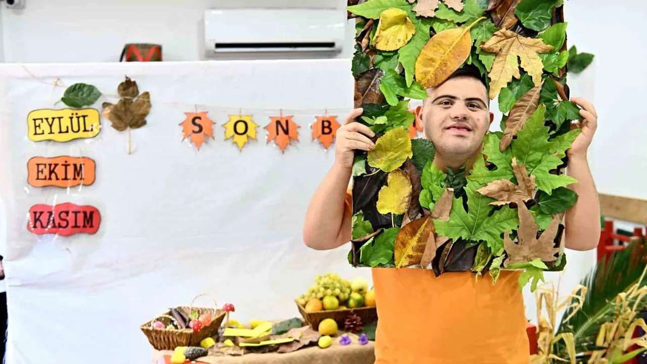 Sahnede yapraklar: özel bireyler sonbaharı oyunla anlattı