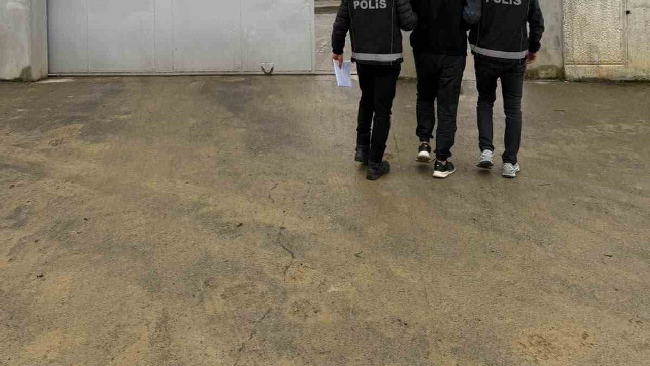 Sakarya'da sokak operasyonunda 24 yıl 10 ay hapisle aranan zanlı yakalandı