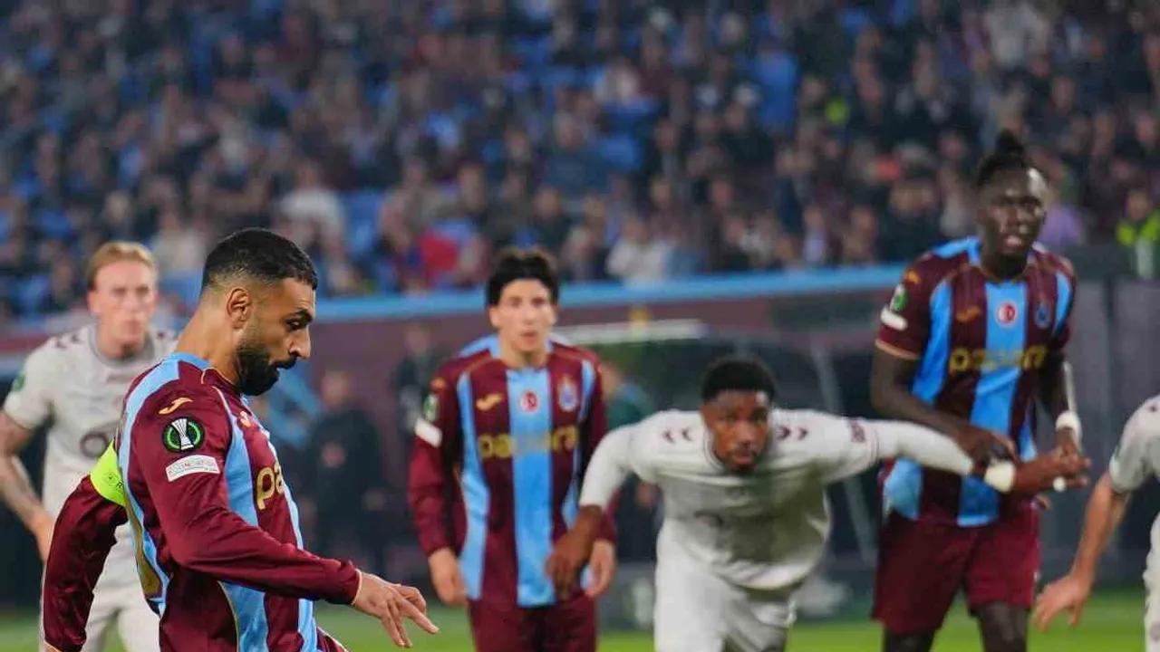 Salah'ın penaltısı Trabzonspor'u ilk yarıda öne taşıdı