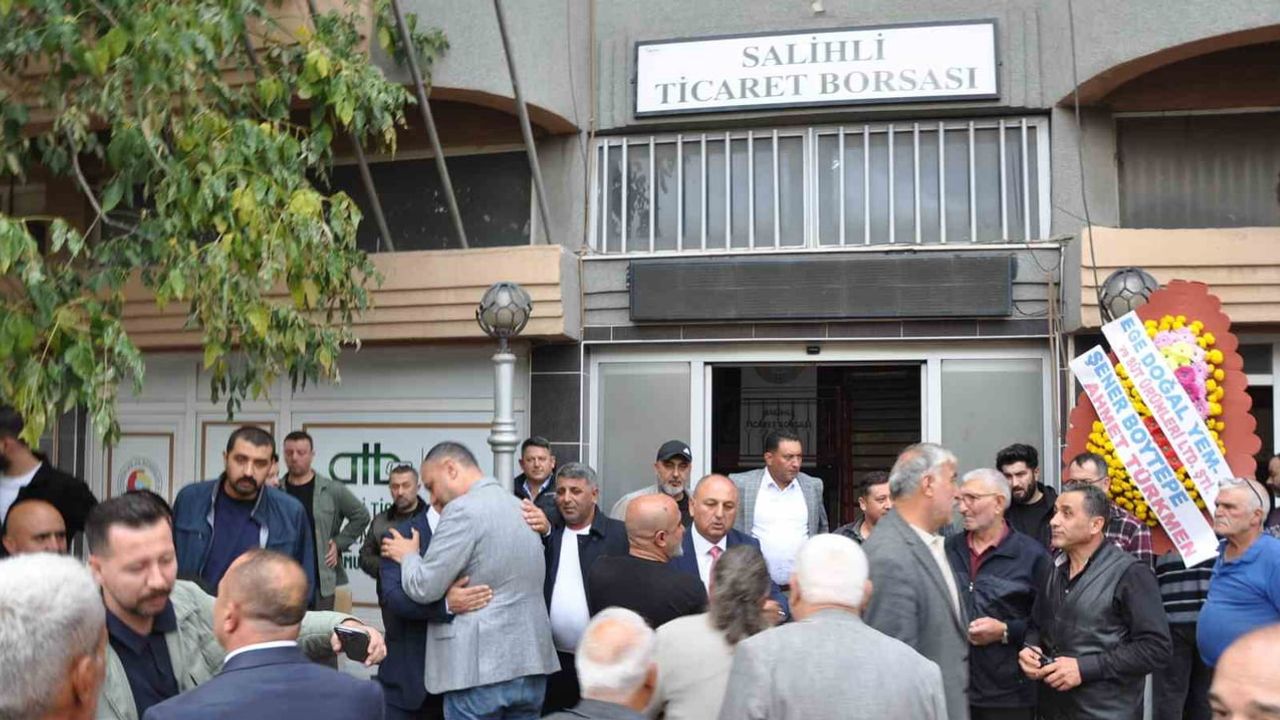 Salihli ticaret borsasında dördüncü dönem güven tazeleyen başkan