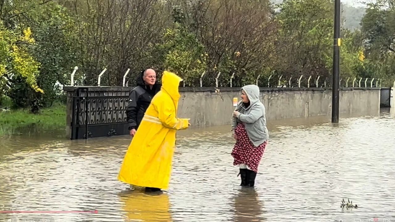 Saltukova'da altyapı çilesi: yine taşan kanallar halkı isyan ettirdi