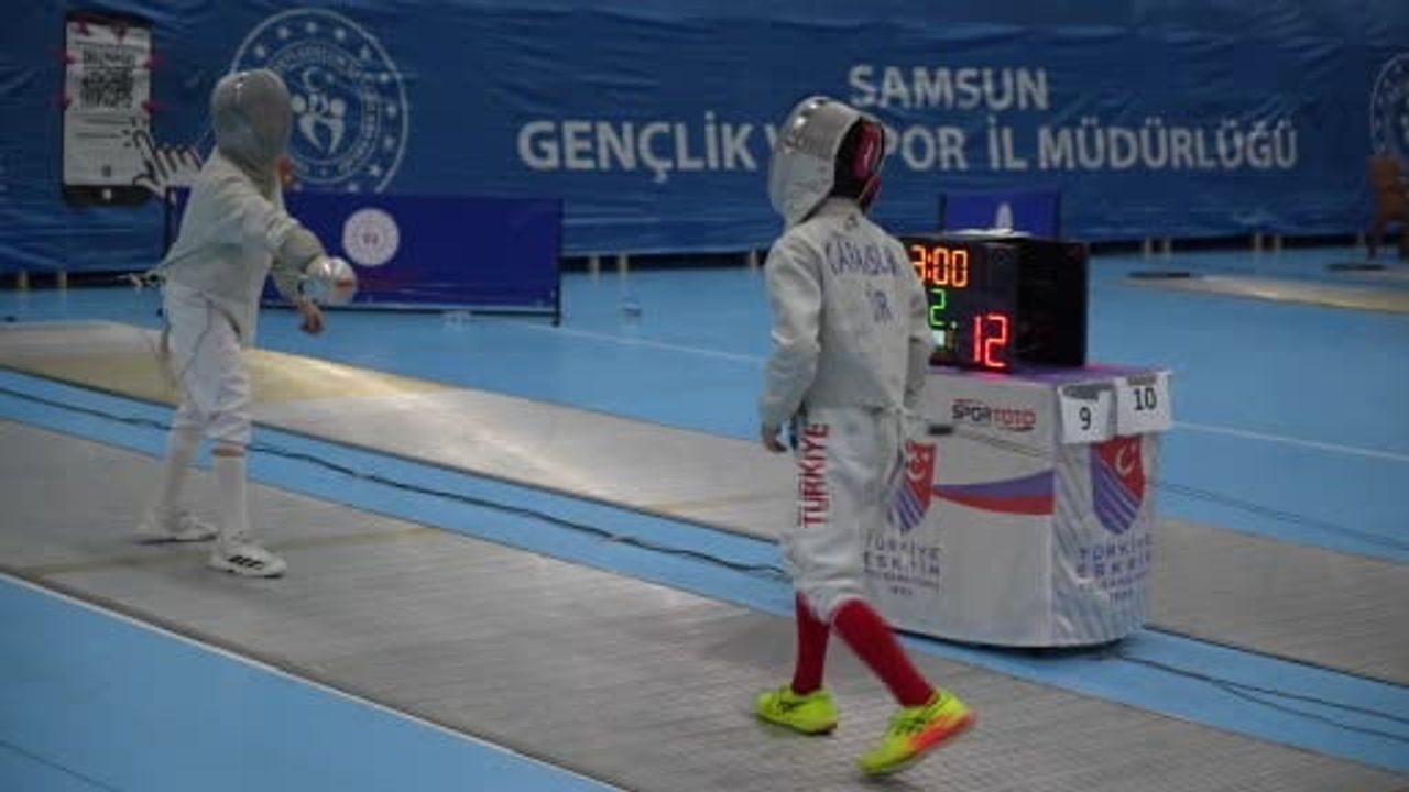 Samsun’da altyapı rüzgârı: 27 şehirden 612 sporcu kılıçta buluştu